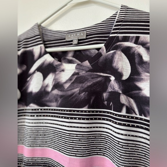 🎉4/30$🎉 Striped & Floral Printed Top – Laura 🌺 - Picture 2 of 4